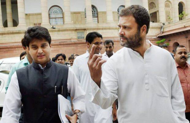 આ બેઠકમાં રાહુલ ગાંધી પણ હાજર હતાં, આ બેઠક મધ્યપ્રદેશના ઉમેદવારોના લિસ્ટને અંતિમ ઓપ આપવા માટે બોલાવવામાં આવી હતી.