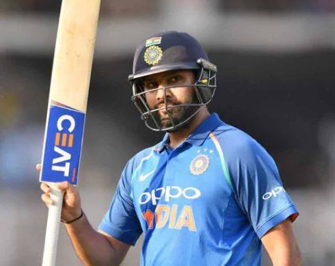 અફરીદીએ અહીં સુધી પહોંચવા માટે 195 ઈનિંગ રમી હતી, જ્યારે રોહિતે 187મી ઈનિંગમાં આ સિદ્ધિ મેળવી છે. મહત્વનું છે કે એક મેચ પહેલા જ 162 રનની ઈનિંગ રમનાર રોહિત શર્માએ સિક્સ ફટકારવાના મામલામાં દિગ્ગજ બેટ્સમેન સચિન તેંડુલકરને પાછળ છોડ્યો હતો. રોહિત શર્માએ 137 બોલની ઈનિંગમાં 20 ચોગ્ગા અને 4 છગ્ગા ફટકાર્યા હતા. ત્યારબાદ તેના નામે કુલ 198 સિક્સ થઈ હતી. 