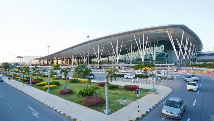 નવી દિલ્હીઃ ભારતમાં પ્લેન ટ્રાફિકમાં ઉત્તરોતર વધારો થઈ રહ્યો છે. મોદી સરકાર પર સસ્તા ભાડાની ફ્લાઇટને પ્રોત્સાહન આપી રહી છે. આ સંજોગોમાં ભારતમાં 2020 સુધીમાં ઓછામાં ઓછા 20 શહેરોમાં બીજા એરપોર્ટની જરૂરિયાત ઉભી થશે. આ કવાયતમાં સીધી રીતે સંકળાયેલા નાગરિક ઉડ્ડયન મંત્રાલયના બે અધિકારીઓ દ્વારા નામ ન આપવાની શરતે આમ જણાવ્યું હતું.