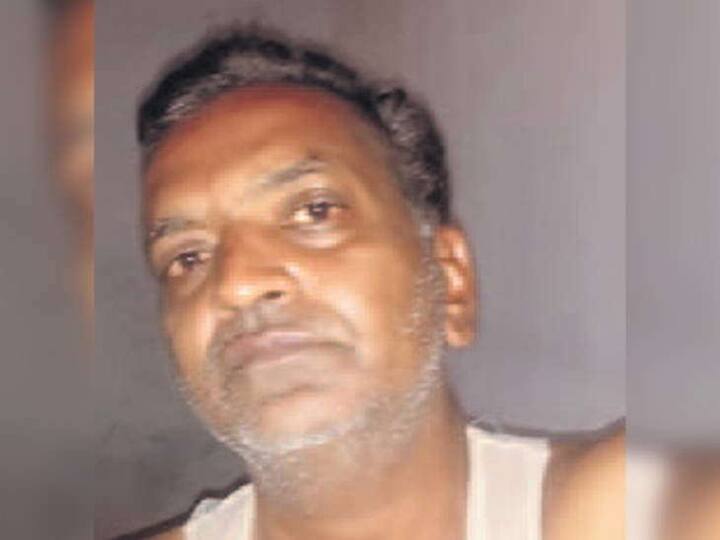 સુરતના અલથાણ વિસ્તારમાં શગુન વિલા એપાર્ટમેન્ટમાં રહેતી 38 વર્ષીય રચના મોદીની હત્યા મામલે મહિધરપુરાના હરીપુરાના માળી ફળિયામાં રહેતા 51 વર્ષીય જયોતિષ કનુ મહારાજ ઉર્ફે કૃષ્ણકાંત કાંતિલાલ રાવલની ધરપકડ કરી લીધી છે. રચના મોદી નરેશ નામના યુવકના પ્રેમમાં હતી. તેને પામવા માટે જ્યોતિષની પાસે ગઈ હતી.