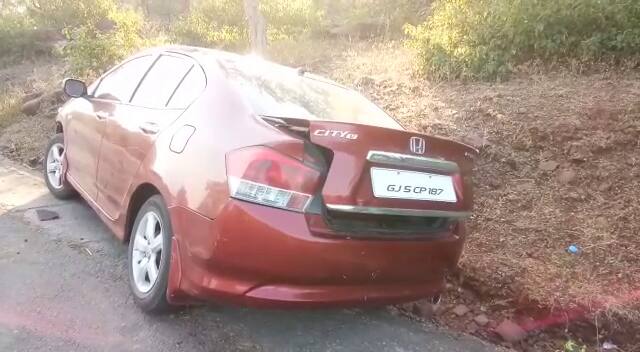 તેઓ મોડી રાત્રે રાજસ્થાનના ઝાલાવાડ જિલ્લાના મંડાવર પાસેથી પસાર થઈ રહ્યા હતા, ત્યારે ચાલુ કારે રચના મોદીએ જ્યોતિષને તેમના તમામ પ્રયાસો નિષ્ફળ ગયા હોવાનું કહી પોતાને છેતર્યા હોવાનું જણાવ્યું હતું. તેમજ પૈસા પડાવી લીધાનું પણ કહ્યું હતું. આમ કહી રચનાએ કનુ મહારાજને ઢોંગી કહેતા તેઓ આવેશમાં આવી ગયા હતા અને ચાલુ કારે જ બંને વચ્ચે ઝપાઝપી થઈ હતી. 