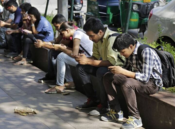 સર્વેક્ષણમાં જણાવ્યું છે કે, દેશમાં 4જી નેટવર્કની ઉપલબધતામાં જિયો ટોચ પર છે. ઓપન સિગ્નલના મોબાઇલ નેટવર્ક એક્સપીરિયન્સ રિપોર્ટમાં જણાવાયું છે કે ભારતમાં જિયોની ઉપલબ્ધતાનો સ્કોર 95 ટકા છે. આ મામલે એરટેલ 73.99 સ્કોર સાથે બીજા નંબર પર છે. 