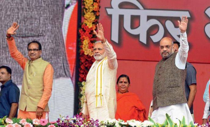 ભોપાલઃ મધ્ય પ્રદેશમાં કોંગ્રેસમાં ટિકિટ ફાળવણી બાદ મચેલા ધમાસાણ વચ્ચે ભાજપે શુક્રવારે પ્રથમ લિસ્ટ જાહેર કર્યું હતું. જેમાં 177 સીટો પર ઉમેદવારોના નામ જાહેર કરવામાં આવ્યા છે. બીજેપીએ મધ્ય પ્રદેશમાં નો રિપિટી થીયરી અપનાવતાં 2 મંત્રી સહિત 27 ધારાસભ્યોનો ટિકિટ ફાળવી નથી.