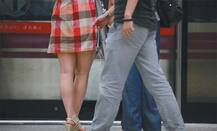 અમદાવાદ: રોડ પર ચાલતી જતી મહિલા પાસે જઈને ગુંડાઓએ શું કરી માંગણી, જાણો વિગત