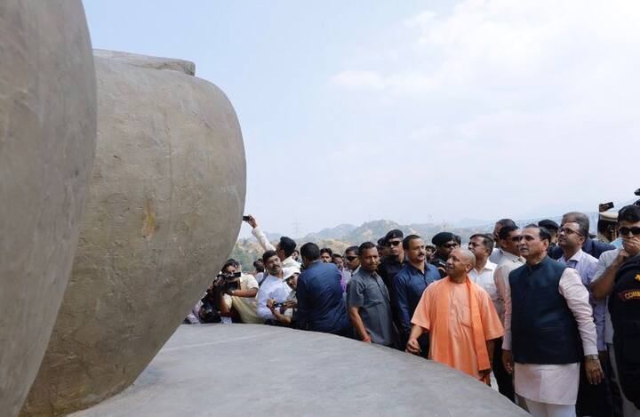 આ પ્રતિમાની ઉંચાઈ 151 મીટર હશે અને વાતની જાહેરાત ઉત્તર પ્રદેશના મુખ્યમંત્રી યોગી આદિત્યનાથ દિવાળી પર કરી શકે છે. ઉલ્લેખનીય છે કે સરદાર પટેલની પ્રતિમા જોવા માટે યોગી આદિત્યનાથ શુક્રવારે ગુજરાત આવ્યા હતા.