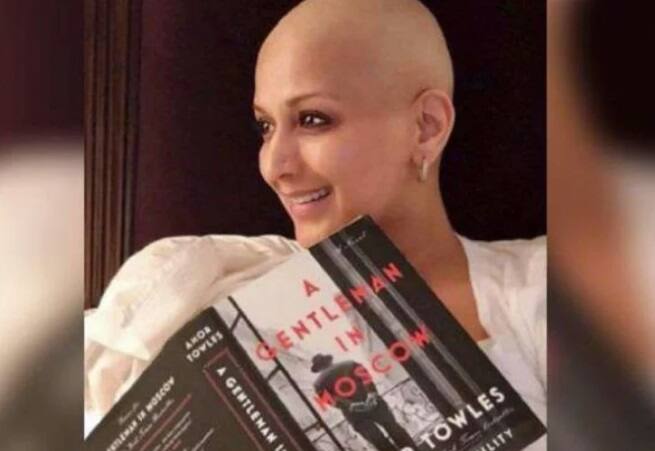 એક્ટ્રેસે વધુમાં પોતાના આગામી પુસ્તક વિશે લખ્યું કે, આગામી પુસ્તક જે હું વાંચવા જઇ રહી છું તે તેવા શહેર સાથે સંબંધિત છે જ્યાં હું હાલ છું. પુસ્તકનું નામ અ લિટલ લાઇફ છે જેને @hanyayanagihara એ લખ્યું છે. આ પુસ્તકને અનેક અવોર્ડ માટે નોમિનેટ કરવામાં આવ્યું છે. આ સ્ટોરી મિત્રતા અને અભિલાષાની છે. અત્યારસુધી આપણે ફિમેલ ફ્રેન્ડશિપ વિશે વાંચ્યું છે પરંતુ હવે પુરુષોની મિત્રતા વિશે વાંચવા જઇ રહી છું. આ ખૂબ જ મજેદાર હશે. હું આ પુસ્તક વાંચવા માટે આતુર છું. આશા છે કે તમને પણ મારી સાથે આ પુસ્તક વાંચશો.