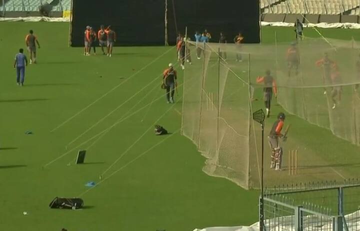 ટીમમાં દિનેશ કાર્તિક અને રિષભ પંત બંનેને સ્થાન મળ્યું છે. મનીષ પાંડે મિડલ ઓર્ડરમાં મહત્વની જવાબદારી સંભાળશે. લોકેશ રાહુલ ત્રીજા નંબર પર બેટિંગમાં ઉતરશે. ટીમની પ્લેઇંગ ઈલેવન કેવી હશે તે પિચ જોયા બાદ નક્કી કરાશે. ભારતીય ટીમ છેલ્લા ચાર વર્ષથી વેસ્ટ ઈન્ડિઝ સામે ટી20 જીતી શકી નથી. 