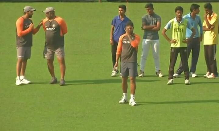 ભારતે જાહેર કરેલા 12 ખેલાડીઓના નામઃ રોહિત શર્મા, શિખર ધવન, લોકેશ રાહુલ, દિનેશ કાર્તિક, મનીષ પાંડે, રિષભ પંત, કૃણાલ પંડ્યા, યુઝવેન્દ્ર ચહલ, કુલદીપ યાદવ, ભુવનેશ્વર કુમાર, જસપ્રીત બુમરાહ, ખલીલ અહમદ