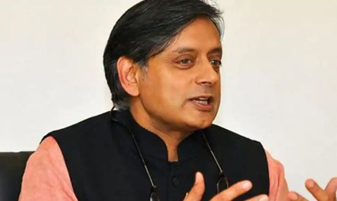 criminal defamation case filed against Congress leader Shashi Tharoor alleged scorpion remark on PM Modi કૉંગ્રેસના નેતા શશિ થરૂર પર માનહાનિનો કેસ, PM મોદી પર કરી હતી વિવાદિત ટિપ્પણી