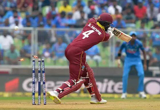 વેસ્ટ ઇન્ડિઝ: કાર્લોસ બ્રેશવેટ(કેપ્ટન), ફેબિયન એલન, ડેરેન બ્રાવો, શિમરોન હેટમાયર,ઇવેન લુઈસ, ઓબેદ, મેકોય, કીમ પોલ, ખારી પિયરે, કીરોન પોલાર્ડ, રોવમેન પાવેલ, દિનેશ રામદીન, શાઈ હોપ, શેપફાને રદરફોર્ડ, ઓશાને થોમસ