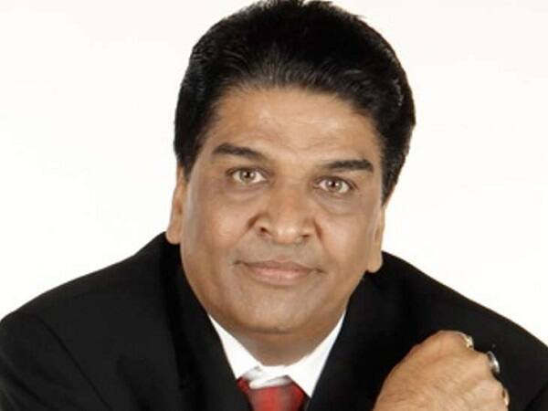 સીઆઈડીએ વરાછા ખાતેના ‘અ’ પરથી શરૂ થતાં ત્રણ અક્ષરના બિલ્ડર ગ્રુપ પાસે આરોપી સુરેશ ગોરસિયાએ રૂપિયા 17 કરોડમાં સાત હજાર સ્ક્વેર ફુટની દુકાનો ખરીદી હતી અને આ જગ્યા પર તે હોસ્પિટલ બનાવવાનો હતો. એક રીતે સમગ્ર ફ્લોર જ ખરીદી લેવામાં આવ્યો હતો. સીઆઈડીને જાણકારી મળી હતી કે, આ જગ્યાના દસ્તાવેજ કરવામાં આવ્યા નથી પરંતુ આરોપીએ રૂપિયા 17 કરોડનું પેમેન્ટ કરી દેવામાં આવ્યું છે. આથી અધિકારીઓએ આ જગ્યા કબજામાં લઈ લીધી હતી. હવે આરોપી કે બિલ્ડર આ જગ્યા વેચી શકશે નહીં. 