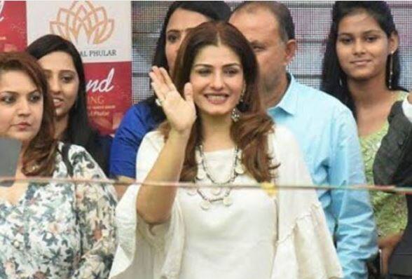 શહેરમાં તેના આવવાથી રસ્તાઓ પર ટ્રાફિક જામ સર્જાયો હતો. આ દરમિયાન રસ્તાની સામે જ સ્ટેજ બનાવવામાં આવ્યું હતું જેના કારણે ટ્રાફિક જામના દ્રશ્યો સર્જાયા હતા અને લોકોને મુશ્કેલીનો સામનો કરવો પડ્યો હતો.