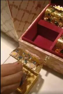 ઈશા અંબાણી અને આનંદ પીરામલના લગ્નનું Royal મેરેજ કાર્ડ આવ્યું સામે, જુઓ પ્રથમ ઝલક