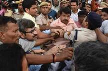 દિલ્હીમાં સિગ્નેચર બ્રિજના ઉદ્ધાટન કાર્યક્રમમાં હોબાળો, મનોજ તિવારી અને AAPના કાર્યકરો વચ્ચે મારપીટ