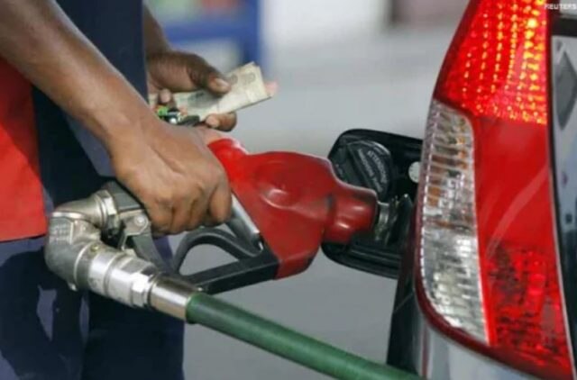 Petrol and diesel price today 24 March 2021: Fuel prices slip first time in 3 weeks Petrol Diesel Price: ਬੜੇ ਦਿਨਾਂ ਬਾਅਦ ਰਾਹਤ ਦੀ ਖ਼ਬਰ, ਪੈਟਰੋਲ-ਡੀਜ਼ਲ ਦੀਆਂ ਕੀਮਤਾਂ 'ਚ ਕਮੀ, ਜਾਣੋ ਅੱਜ ਦੇ ਭਾਅ