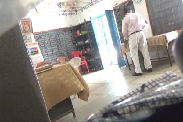 શાળામાં પ્રેમી યુગલ વચ્ચેની પ્રેમલીલાના વાયરલ થયેલા વીડિયોએ દાહોદમાં ભારે હોબાળો મચાવ્યો હતો. પ્રેમી યુગલ શાળાના આચાર્ય અને શિક્ષિકા વચ્ચેની પ્રેમલીલા હોવાનું માનવામાં આવી રહ્યું છે. દાહોદ જિલ્લાના જ સંજેલી તાલુકાની એક શાળાના જ આ બંન્ને શિક્ષકો છે.