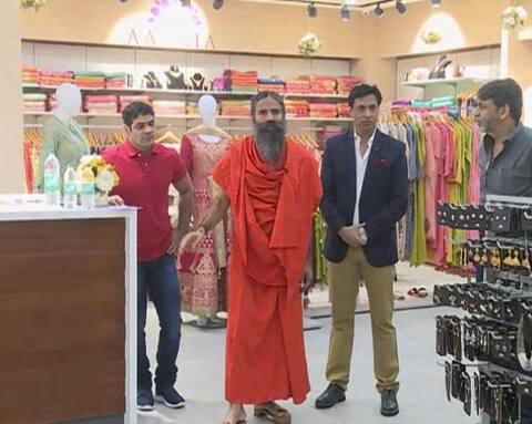 પતંજલિએ જીન્સ-લંગોટ સહિતના કપડાં કર્યા લોન્ચ, ડિસેમ્બર સુધીમાં 25 સ્ટોર ખોલશે પતંજલિએ જીન્સ-લંગોટ સહિતના કપડાં કર્યા લોન્ચ, ડિસેમ્બર સુધીમાં 25 સ્ટોર ખોલશે