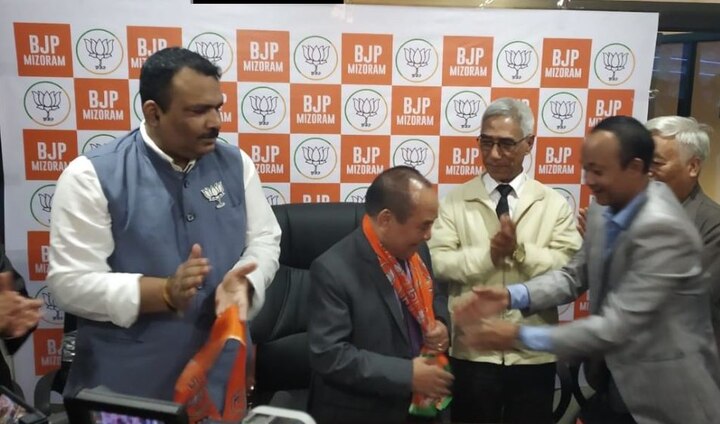 નવી દિલ્હીઃ મિઝોરમમાં વિધાનસભા ચૂંટણી પહેલા કોંગ્રેસને મોટો ઝટકો લાગ્યો છે. મિઝોરમ વિધાનસભાના અધ્યક્ષ અને કોંગ્રેસના વરિષ્ઠ નેતા હિફેઈએ સોમવારે તેમના પદ, ગૃહ અને કોંગ્રેસમાંથી રાજીનામું આપીને ભાજપનો કેસરિયો ખેસ ધારણ કરી લીધો છે.
