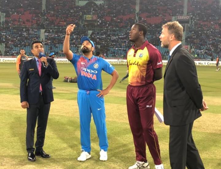 લખનઉમાં 24 વર્ષ બાદ રમાયેલી આંતરરાષ્ટ્રીય મેચમા વેસ્ટ ઈન્ડિઝના કેપ્ટને ટોસ જીતી પ્રથમ ફિલ્ડિંગ કરવાનો નિર્ણય લીધો હતો. ભારતે ટીમમાં ઉમેશ યાદવના સ્થાને ભુવનેશ્વર કુમારને સામેલ કર્યો હતો.