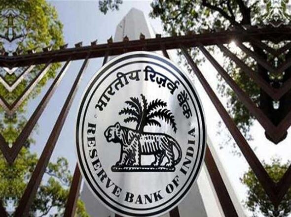 રાજને એમ પણ કહ્યું કે, હાલ જે સ્થિતિ છે તેને જોતાં કેન્દ્રીય બેંકની ભૂમિકા કારના સીટ બેલ્ટની જેવી છે. જે દુર્ઘટના રોકવા માટે જરૂરી હોય છે. રાજને કેન્દ્રીય બેંક તથા કેન્દ્ર સરકાર વચ્ચે મતભેદો, સેક્શન સાતના ઉપયોગ. એનબીએફસી સંકટ, સીએસી, સીઆઈસીને નોટિસ તથા આરબીઆઈના બોર્ડ સહિત અનેક મુદ્દા પર ખુલીને વિચાર વ્યક્ત કર્યા હતા. 