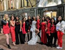 લગ્ન પહેલા ગર્લ્સ ગેંગ સાથે પાર્ટી કરતી જોવા મળી પ્રિયંકા, ઈશા અંબાણી પણ હતી સામેલ, જુઓ તસવીરો