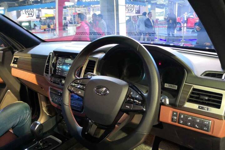 કંપનીએ ફ્રેમ કન્સ્ટ્રક્શનમાં થોડો ફેરફાર કરવાની સાથે તેને અપગ્રેડ કરી છે. કંપનીના નજીકના સૂત્રોના કહેવા મુજબ મહિન્દ્રાએ Alturas નામ ફાઇનલ કર્યું છે. જેનો અર્થ ઊંચાઈ થાય છે. નામની જેમ કંપની એસયુવી માર્કેટમાં નવી ઊંચાઈઓ હાંસલ કરવા અંગે વિચારી રહી છે.