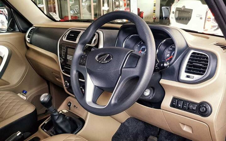 મહિન્દ્રા Alturas G4ને બે વેરિયન્ટમાં લોન્ચ કરાશે. પ્રથમ વેરિયન્ટ લોઅર-સ્પેક G2 trim, 2WD છે. જ્યારે બીજું મોડલ G4 4WD છે. આ એસયુવીમાં 2.2. લીટર ડીઝલ એન્જિન આપશે. આ એન્જિન 180.5 એચપીને સાથે 450 ન્યૂટન મીટર ટોર્ક જનરેટ કરશે. જોકે, કંપનીએ આ કારમાં મેન્યુઅલ ગિયર બોક્સનું ઓપ્શન આપ્યું નથી.