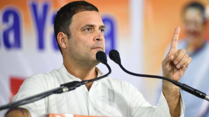 નવી દિલ્હી: કૉંગ્રેસ અધ્યક્ષ રાહુલ ગાંધીએ રિઝર્વ બેન્ક ઓફ ઇન્ડિયા અને કેન્દ્ર સરકાર વચ્ચે ચાલી રહેલી ખેંચતાણને લઈને સરકાર પર નિશાન સાધ્યુ છે. રાહુલ ગાંધીએ મંગળવારે નાણામંત્રાલય દ્વારા આરબીઆઈને મોકલેલા પ્રસ્તાવ પર કટાક્ષ કરતું ટ્વિટ કર્યું છે.