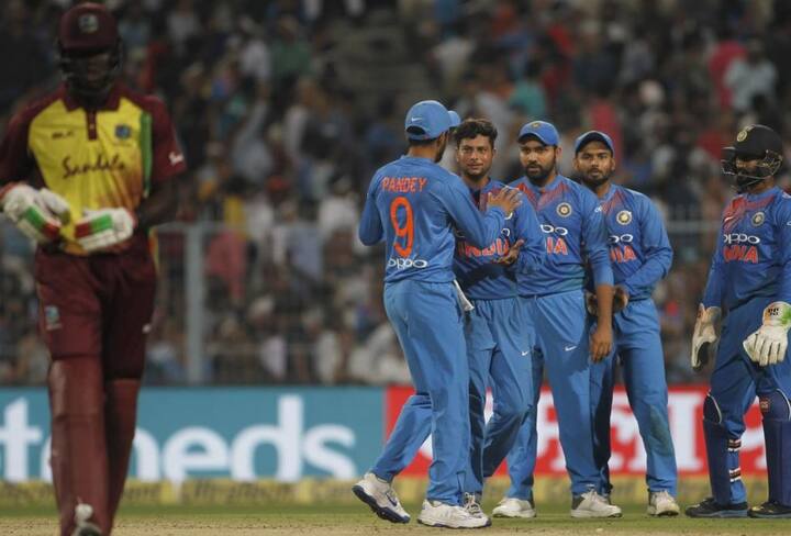 માંજરકરે કહ્યું કે, તેઓ સુરક્ષિત છે અને કોઈ પ્રકારની ઈજા નથી થઈ. માંજરેકરે કહ્યું કે કાચનો દરવાજો પત્તાના મહેલની માફક ધરાશાયી થઈ ગયો. અમે સુરક્ષિત છીએ અને કોઈ પ્રકારની ઈજા નથી થઈ.