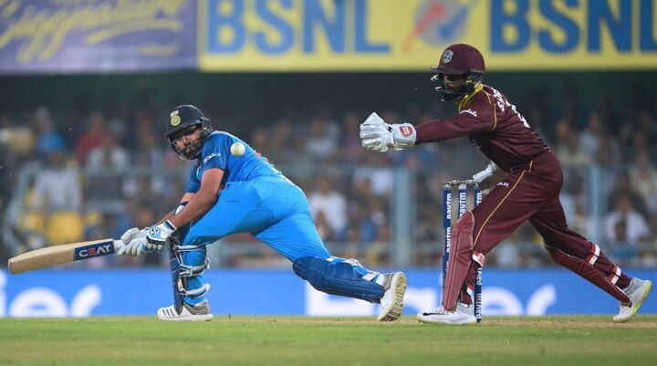 T20 ક્રિકેટમાં કેપ્ટન તરીકે સદી ફટકારનારો રોહિત શર્મા પ્રથમ બેટ્સમેન બની ગયો છે. તેણે ટી20માં કુલ ચાર સદી મારી છે.