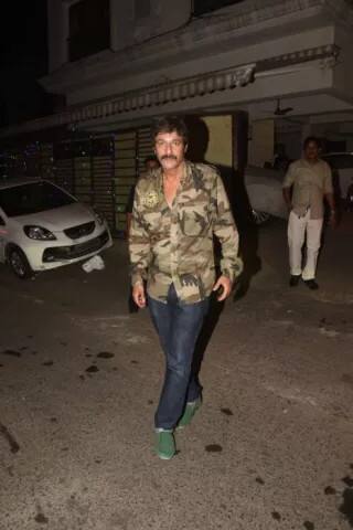 અભિનેતા ચંકી પાન્ડે પણ ફિલ્મ પ્રૉડ્યૂસર પ્રદીપ ગુહાના ઘરે હાજરી આપી હતી. 