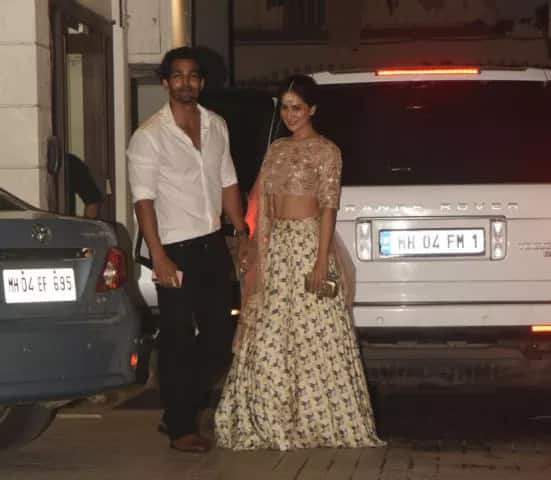 અભિનેતા હર્ષવર્ધન રાણે અને કિમ શર્મા પણ ફિલ્મ પ્રૉડ્યૂસરની પાર્ટીમાં જોડાયા હતા.