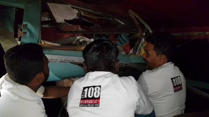 અન્ય અકસ્માતની વાત કરીએ તો સંખેડા તાલુકાની વસાણા ચોકડી નજીક ટેન્કર અને પિકઅપ ટેમ્પા વચ્ચે અકસ્માત સર્જાયો હતો. હાઇડ્રોકલોરિક એસિડના લખાણવાળા ટેન્કર અને શાકભાજીના ટેમ્પો સાથે અકસ્માત થયો હતો, જેમાં ટ્રક અને ટેમ્પાના ચાલકનું ઘટના સ્થળ પર જ મોત થયું હતું. 