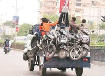 અમદાવાદ: પોલીસની ગાડીના બોનેટ પર ચઢીને ગાળો ભાંડીને મહિલાએ પોલીસનો શર્ટ ફાડી નાખ્યો પછી શું થયું? જાણો વિગત