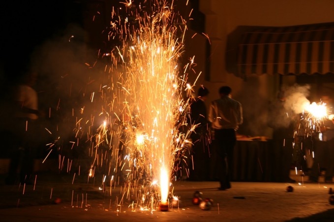 At least 100 incidents of burning of firecrackers on Diwali in Delhi have been registered in various hospitals Delhi News: दिल्ली में दिवाली पर पटाखों से जलने की 100 घटनाएं, सफदरजंग हॉस्पिटल में आए 50 मामले