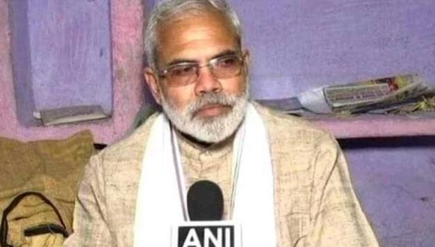 અભિનંદન પાઠક કાળું નાણું અને 15 લાખ રૂપિયા આમ આદમીના ખાતામાં નાંખવાના વચનને લઈને પીએમ મોદી પર સતત નિશાન સાધતા રહ્યા છે અને તેની નકલ ઉતારે છે. પોતાની સભાઓમાં તે મોટેભાગે એવો નારો આપે છે કે, મિત્રો, અચ્છે દિન ક્યારેય નહીં આવે. ઉલ્લેખનીય છે કે, છત્તીસગઢમાં ચૂંટણી નજીક છે અને બસ્તર વિસ્તારમાં 12 વિધાનસભા સીટ માટે 12 નવેમ્બરના રોજ વોટિંગ થશે.