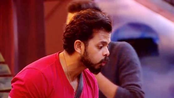 શ્રીસંતે પુછ્યુ કે તેનુ ઇન્ટરનેશનલ ક્રિકેટમાં આગળનું ભવિષ્ય શુ છે. આના જવાબમાં જુમાનીએ કહ્યું કે, તે ક્રિકેટની જગ્યાએ ક્રિએટીવ ફિલ્ડ પર ફોકસ કરે. ઉલ્લેખનીય છે કે, શ્રીસંત છેલ્લા 7-8 વર્ષોથી ભારતીય ક્રિકેટ ટીમથી બહાર છે. 