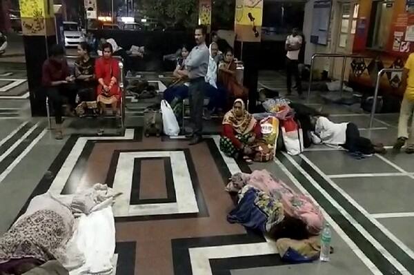 આ ઘટનાને કારણે અમદાવાદ અને મુંબઈ વચ્ચેનો રેલ વ્યવહાર ખોરવાયો છે, અને અમદાવાદથી મુંબઈ જતી કર્ણાવતી, ડબલડેકર, સૌરાષ્ટ્ર એક્સ્પરેસ સહિતની મહત્વની ટ્રેનોના રુટ્સ ટૂંકાવાયા છે, અને કેટલીક ટ્રેનો તો રદ્દ પણ કરવામાં આવી છે. રેલવે વિભાગના જણાવ્યા અનુસાર, જે ટ્રેનોના શિડ્યુલ ફેરવવામાં આવ્યા છે કે પછી જે ટ્રેનોને ટૂંકાવી દેવાઈ છે.