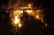 વલસાડ: મોડીરાતે માલગાડીમાં આગ લાગી, મુંબઈ-અમદાવાદ વચ્ચેનો રેલ વ્યવહાર ખોરવાયો