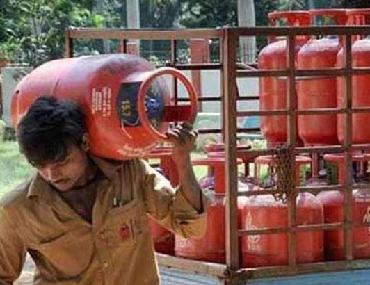 LPG gas cylinder Price Hike, Rs 73 more expensive , new prices released, check here ਵੱਡਾ ਝਟਕਾ: 73 ਰੁਪਏ ਮਹਿੰਗਾ ਹੋਇਆ ਗੈਸ ਸਿਲੰਡਰ, ਜਾਰੀ ਹੋਈਆਂ ਨਵੀਂਆਂ ਕੀਮਤਾਂ, ਇੱਥੇ ਕਰੋ ਚੈੱਕ