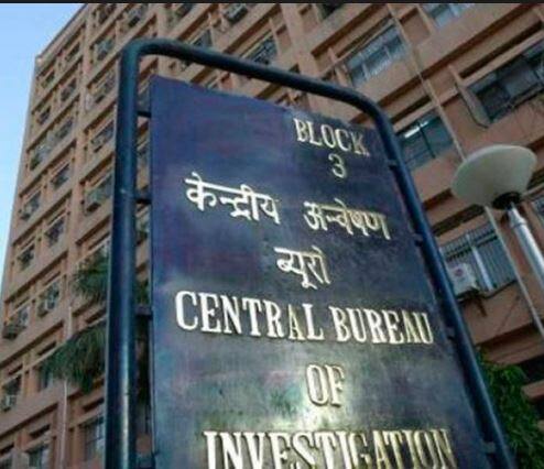 સીબીઆઈના નિર્દેશક આલોક વર્મા અને વિશેષ નિર્દેશક રાકેશ અસ્થાના દ્વારા એકબીજા પર ભ્રષ્ટાચારના આરોપો લાગ્યા બાદ મોટો વિવાદ થયો હતો. સમગ્ર વિવાદ સુપ્રીમ કોર્ટ સુધી પહોંચ્યો હતો. સુપ્રીમ કોર્ટે અંતિમ સુનાવણીમાં આલોક વર્મા અને રાકેશ અસ્થાના સામેની તપાસ બે સપ્તાહમાં પુરી કરીને તેનો રિપોર્ટ સુપ્રીમમાં રજૂ કરવા માટે CVCને આદેશ આપ્યો હતો.