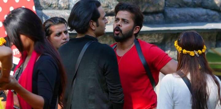 મુંબઈઃ બિગ બોસ 12ના ઘરમાં દરેક સભ્યો એકબીજા પર ભારે પડી રહ્યા છે. શ્રીસંત અને રોમિલ ચૌધરી માઇન્ડ ગેમના મામલે સૌથી આઘળ છે. શુક્રવારે રાત્રે મેઘા અને રોહિત સામે શ્રીસંતે કેટલો સંઘર્ષ કરીને ભારતીય ક્રિકેટ ટીમમાં સ્થાન મેળવ્યું તે અંગે જણાવ્યું હતું.