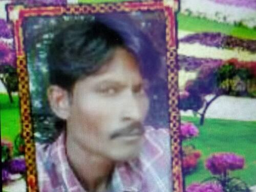 નવા વર્ષના દિવસે આરોપી તેના છ સાથીઓને લઈને આવ્યો અને દિલ્લુને કહ્યું હતું કે, મને વારંવાર ફોન કેમ કરે છે, ત્યાર બાદ તેને છરી મારી દીધી હતી. ત્યારબાદ આ ઈજાગ્રસ્ત યુવકનું મોત થયું હતું. આ ઘટના બાદ વસ્ત્રાપુર પોલીસે ગુનો નોંધી આગળની કાર્યવાહી હાથ ધરી છે. 