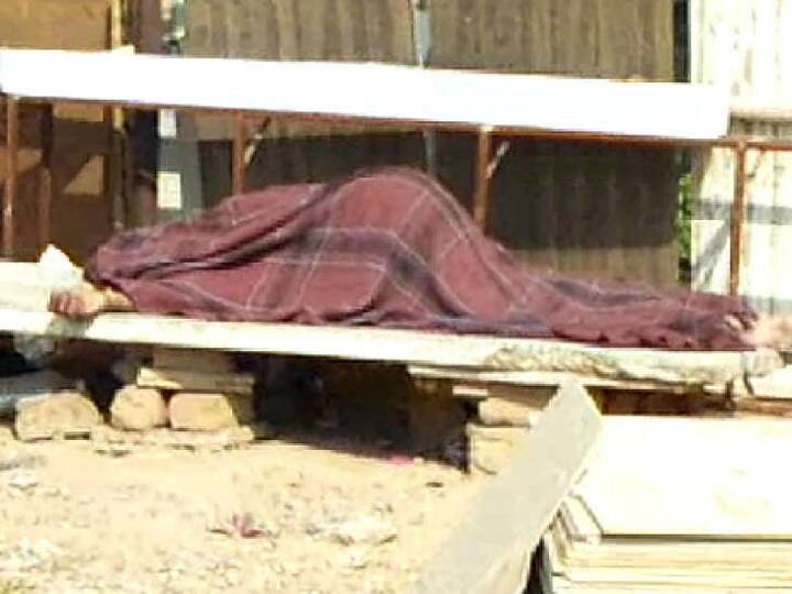 આ અંગેની વિગતો એવી છે કે, આજે જીવરાજપાર્ક પાસેના અમન આકાશ પાર્ટી પ્લોટની બાજુના પ્લોટમાંથી હીના નામની યુવતીની હત્યા કરાયેલી હાલતમાં લાશ મળી આવી હતી. હીના રાતે કોઈ યુવક સાથે બાઈક પર ગયા પછી આજે સવારે તેની હત્યા કરાયેલી લાશ મળી આવી છે. વાસણા પોલીસ પ્રેમ પ્રકરણમાં હત્યા થયા હોવાની આશંકા વ્યક્ત કરી છે.