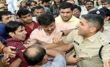 સિગ્નેચર બ્રિજ વિવાદ: આપના અમાનતુલ્લા ખાન સામે ફરિયાદ દાખલ, કેજરીવાલનું નામ પણ સામેલ