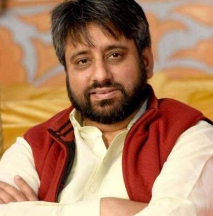 નવી દિલ્હી: દિલ્હીમાં સિગ્નેચર બ્રિજના ઉદ્ધાટન સમયે હંગામો થયો હતો. આમ આદમી પાર્ટીના ધારાસભ્ય અમાનતુલ્લાહ ખાન સામે દિલ્હી પોલીસમાં ફરિયાદ દાખલ કરવામાં આવી છે. આ ફરિયાદમાં મુખ્યમંત્રી અરવિંદ કેજરીવાલનું પણ નામ સામેલ છે. 