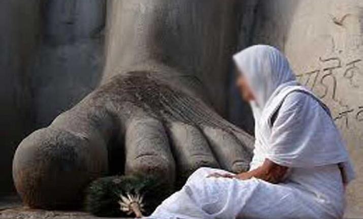  બીજી તરફ પોલીસે જણાવ્યું કે, જૈન સમાજના લોકોની ફરિયાદ બાદ સ્થળની મુલાકાત લીધી હતી. પરંતુ પ્રાથમિક તપાસમાં કાંઈ જણાયું નથી. તેમ છતાં ગંભીર પ્રકારનો આક્ષેપ હોવાથી પોલીસ તપાસ ચાલી રહી છે. તપાસમાં કાંઈ નિકળશે તો ફરિયાદ લેવામાં આવશે.