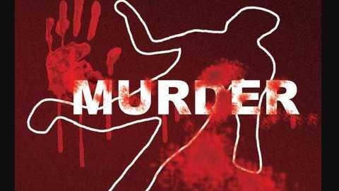 ગઇકાલે ફરિયાદીના ઘરે હીનાના ભાઇએ આવીને કહ્યું કે, હીનાને મેકાજી ઠાકોક બાઇક પર બેસાડીને લઇ ગયો હતો અને જેમ ફાવે તેમ બોલતો હતો. પરિવારજનોએ હીનાની તપાસ કરતાં રાત્રે કોઇ પત્તો મળ્યો નથી.  બીજી તરફ શનિવારે સવારે પોલીસે આવીને હીનાની લાશ વાસણા નજીક મળી હતી.