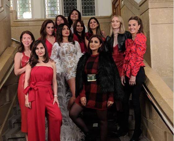 બંને તેમના પારિવારિક જીવનમાં આગળ વધી શકે તે માટે પ્રિયંકા નિક સાથે શક્ય તેટલા વહેલા લગ્ન કરી લેવા માંગે છે. બંનેના જણાવ્યા મુજબ તેમના વચ્ચે પ્રેમ છે અને આ પ્રેમને યોગ્ય દિશામાં લઈ જવાનો શ્રેષ્ઠ સમય છે. આ કારણે તેમણે લગ્ન જાન્યુઆરી 2019ના બદલે ડિસેમ્બર 2018માં કરવાનું નક્કી કર્યું હોવાનું કહેવાય છે.