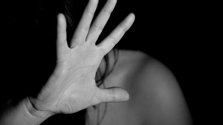 પોલીસ સબ-ઇન્સ્પેક્ટર બીએન સિંહે જણાવ્યું કે, આ ઘટના જિલ્લાના નારાયણપુર પોલીસ સ્ટેશન વિસ્તારના ઉદયપુરની છે. આ ઘટનાની જાણકારી મળ્યા બાદ પોલીસે કાર્યવાહી શરૂ કરી છે.પોલીસે ઘટનાના મુખ્ય આરોપી અને મહિલાના પૂર્વ પતિ ઉદયની ધરપકડ કરી છે. જોકે, આ મામલાના અન્ય આરોપીઓ હજુ પણ ફરાર છે.